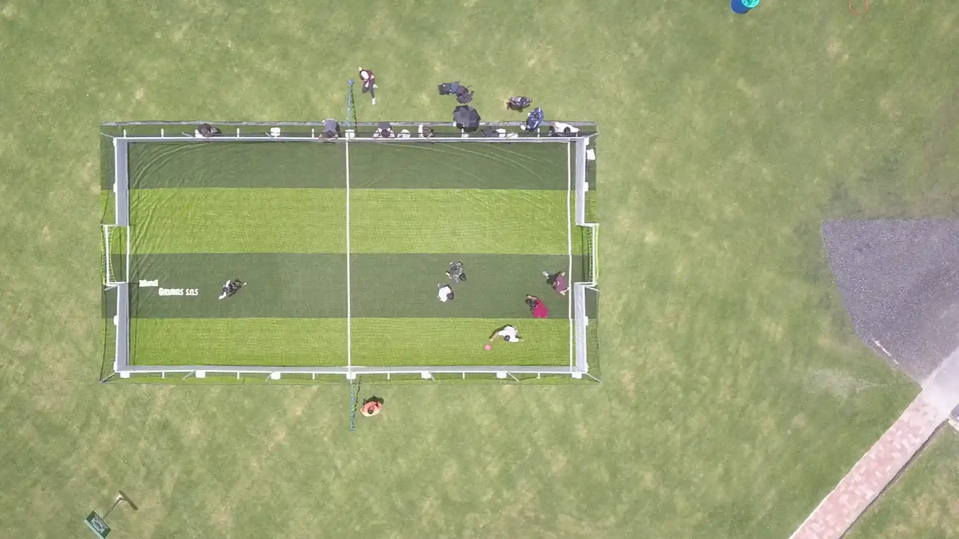 Vista aérea de la cancha de fútbol 3vs3 en un evento de Bumperz.