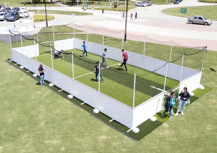 Torneo de fútbol infantil en la cancha portátil de Bumperz Colombia.