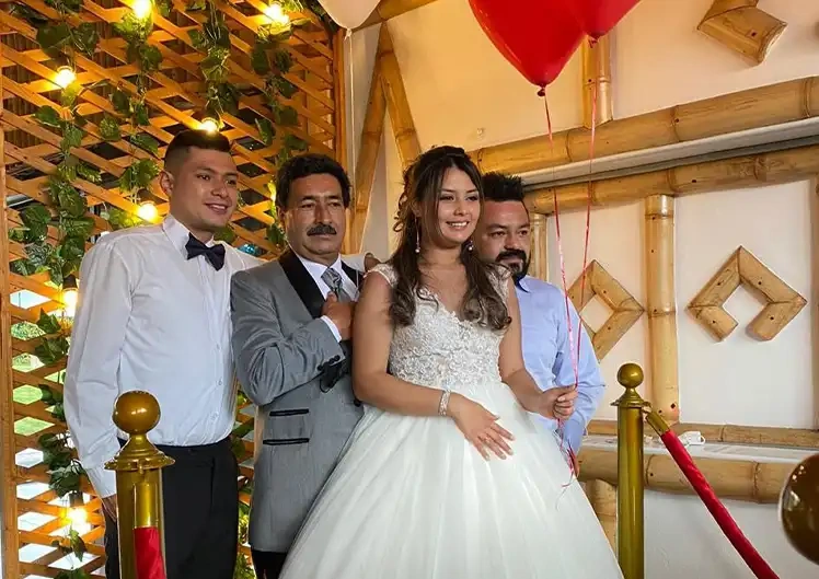 Montaje del Espejo Mágico en un salón de eventos en Bogotá.