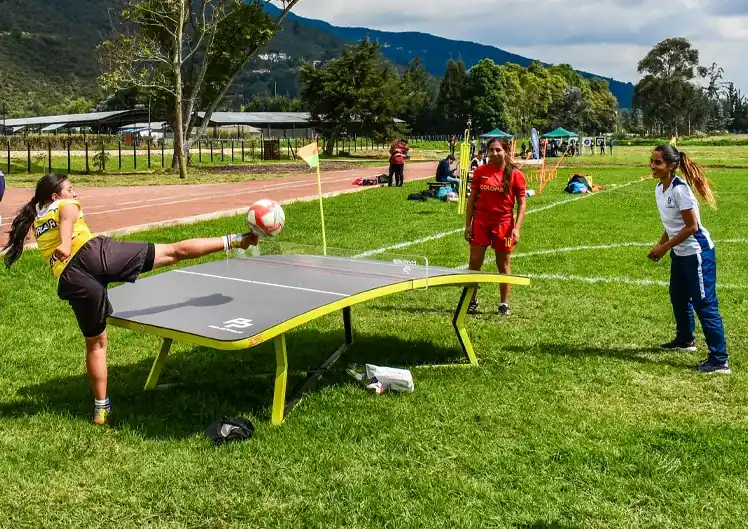 Alquiler de mesa Fiveball para activaciones de marca y eventos.