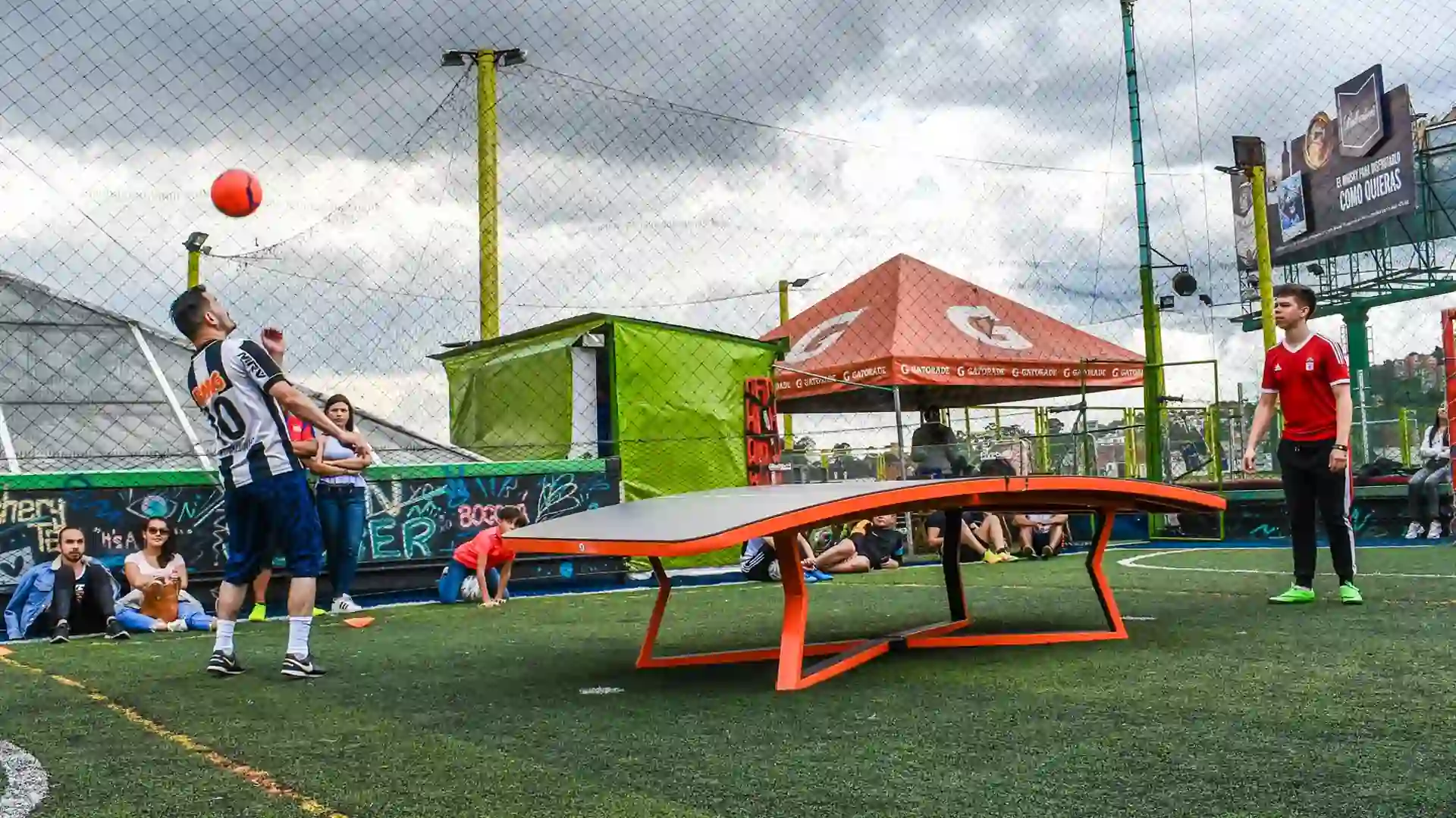 Alquiler de mesa de Fiveball para torneos y eventos corporativos.